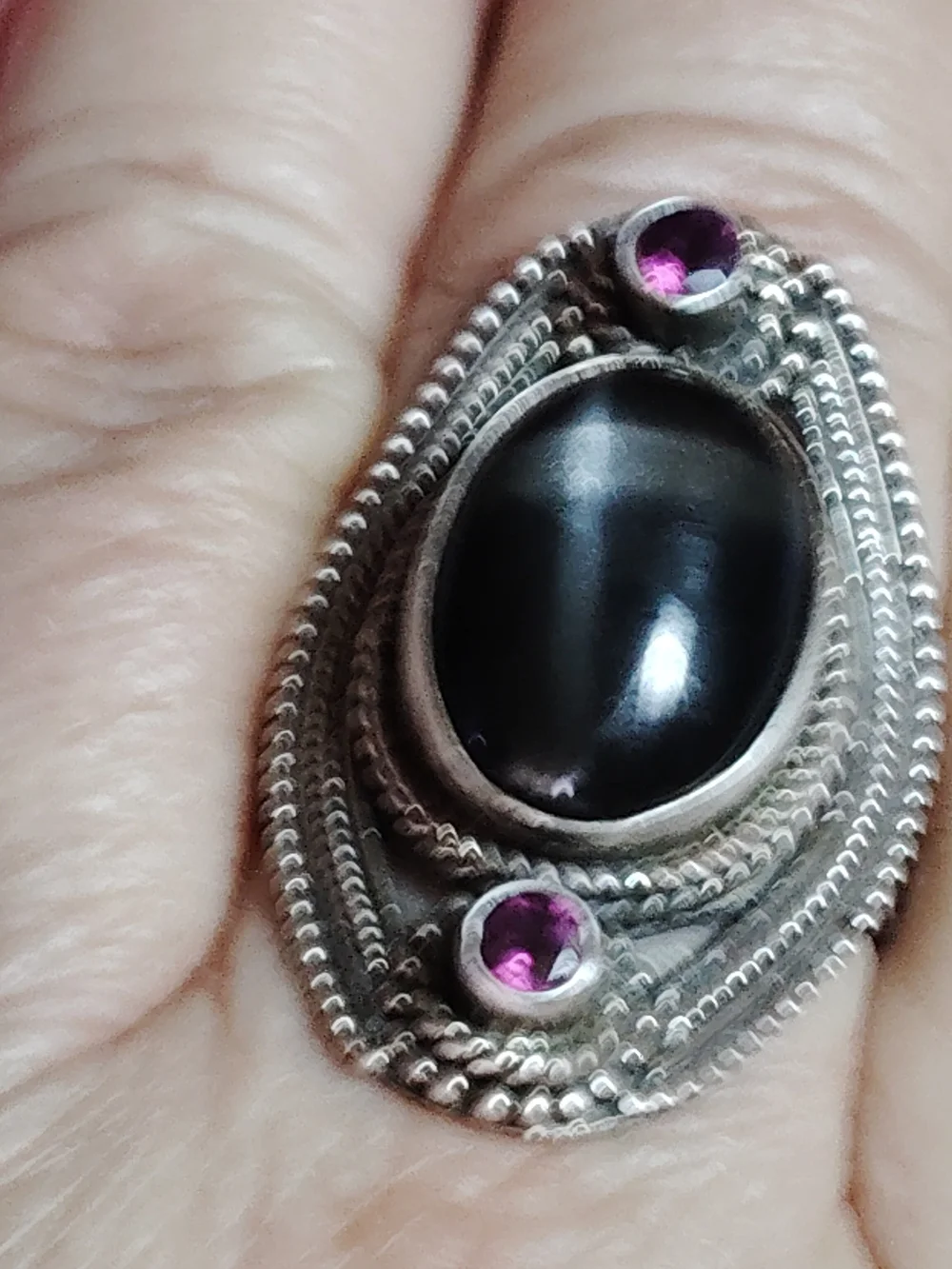 BLACK STAR OF INDIA, ELONGATED, 💯 STERLING RING. ORISSA GARNET ACCENT. SIZE 11